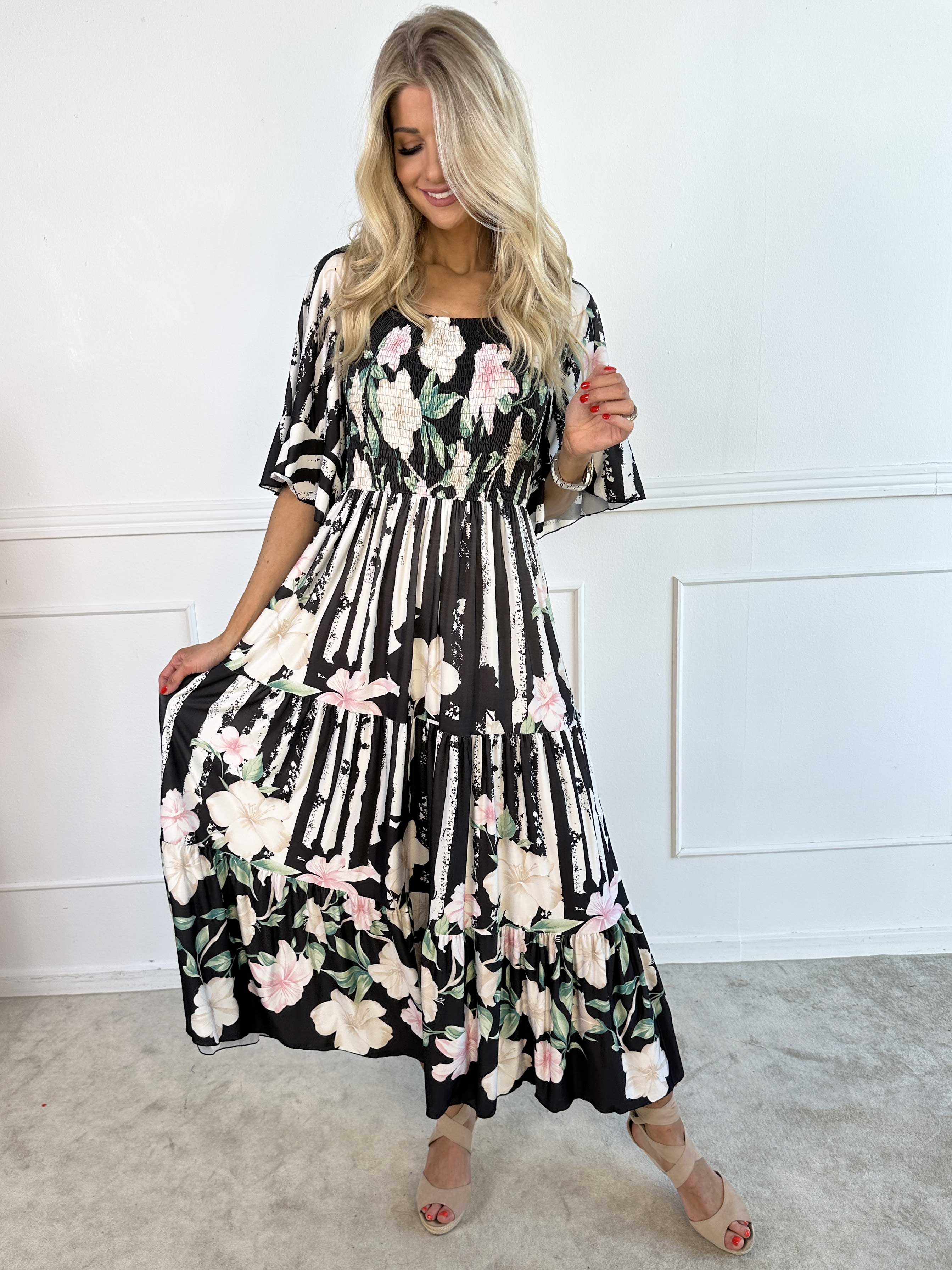 Elna Floral Stripe - Blommig elastisk klänning med smockat bröst